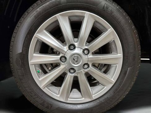 Used 2011 Lexus LX 570 4WD image 39