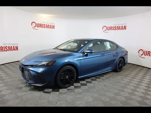 Used 2025 Toyota Camry SE image 5