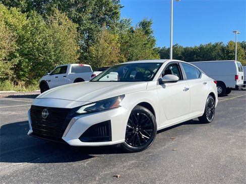 Used 2025 Nissan Altima 2.5 SV w/ SV Special Edition Package image 1