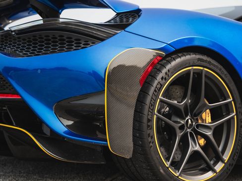 Used 2022 McLaren 765LT RWD image 19
