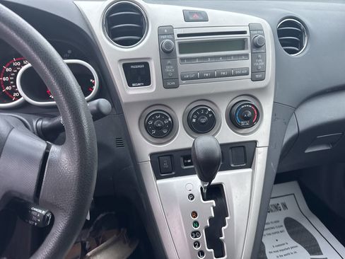 Used 2010 Toyota Matrix S image 22