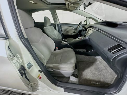 Used 2014 Toyota Prius Three w/ Solar Roof Package image 28