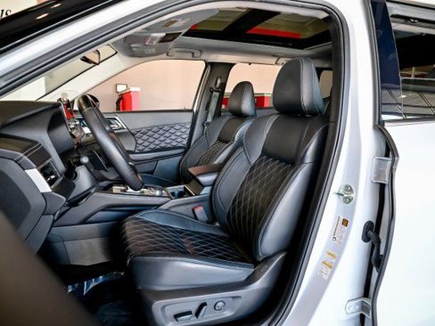 Used 2023 Mitsubishi Outlander SEL 40th Anniversary image 16