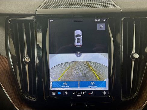 Used 2023 Volvo XC60 B5 Plus image 20