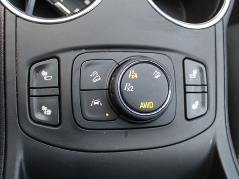 Used 2024 GMC Terrain SLT image 24