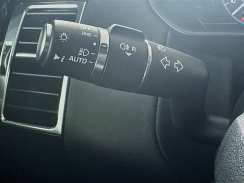 Used 2020 Land Rover Discovery SE image 12