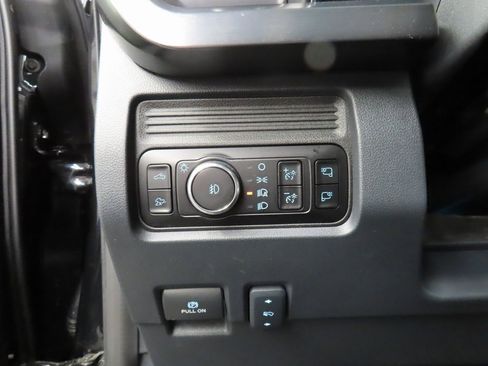 Used 2025 Ford F250 Lariat w/ Black Appearance Package image 48