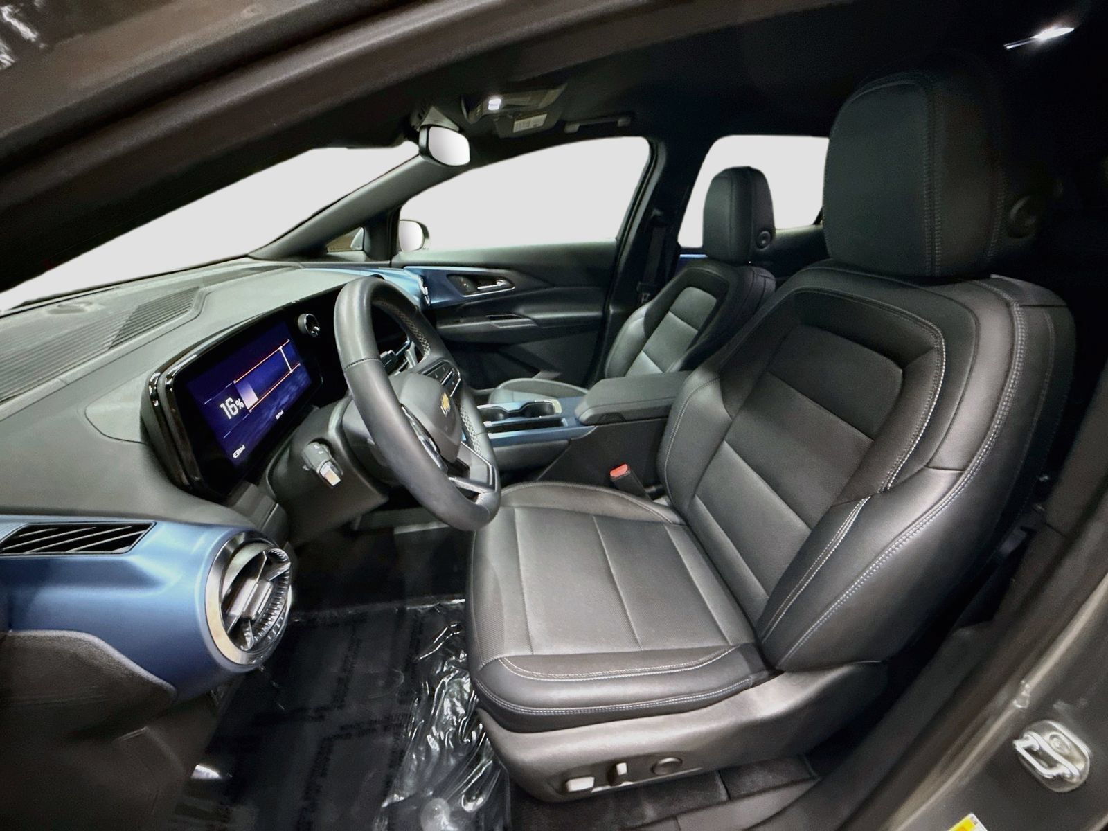 Used 2024 Chevrolet Equinox EV LT FWD image 23