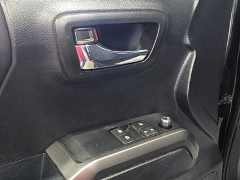 Used 2017 Toyota Tacoma TRD Sport image 12