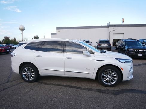 Used 2022 Buick Enclave Avenir image 4