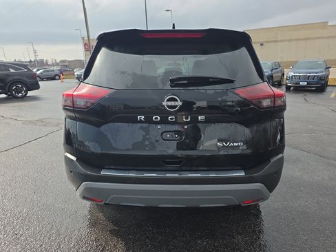 Used 2023 Nissan Rogue SV image 4