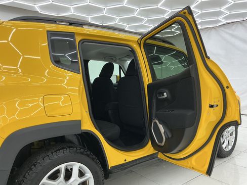 Used 2017 Jeep Renegade Latitude w/ Cold Weather Group AWD/4WD image 23