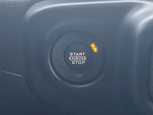 Used 2023 Jeep Gladiator Sport image 24