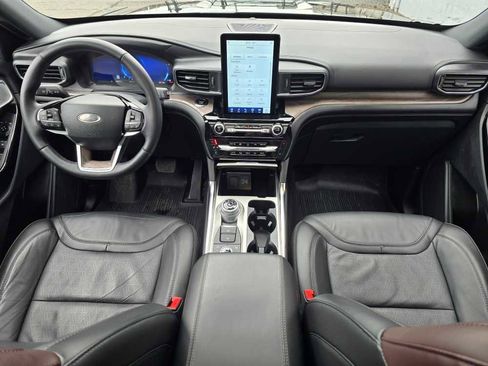 Used 2023 Ford Explorer Platinum w/ Technology Package image 32