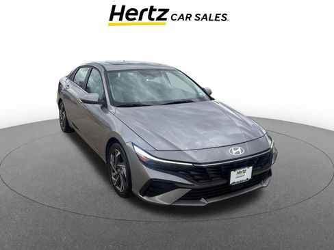 Used 2025 Hyundai Elantra Limited image 1