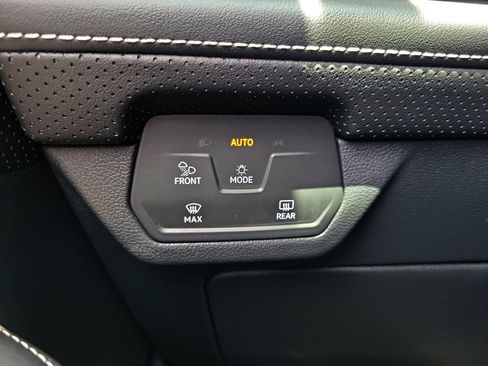 Used 2026 Volkswagen Atlas SE FWD image 29