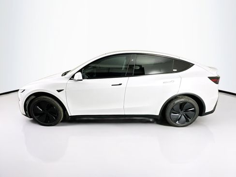Used 2026 Tesla Model Y AWD image 4