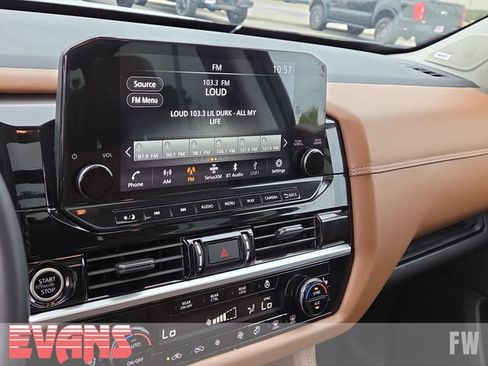 Used 2023 Nissan Pathfinder Platinum AWD/4WD image 6