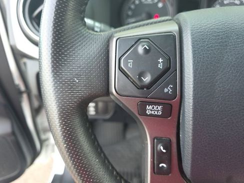 Used 2020 Toyota Tacoma TRD Sport w/ Technology Package image 17