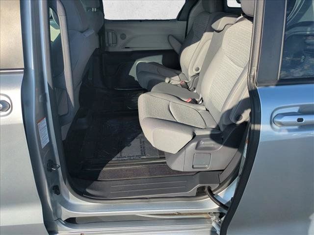 Used 2021 Toyota Sienna LE FWD image 18