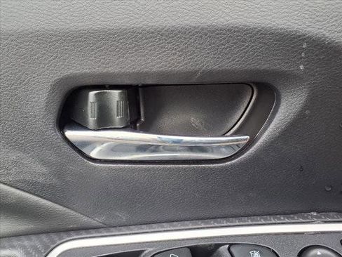 New 2025 Nissan Versa SR image 18