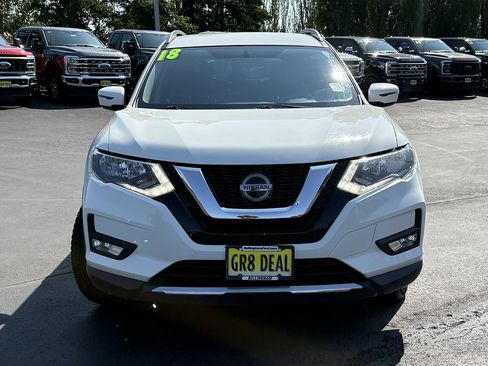 Used 2018 Nissan Rogue SV AWD/4WD image 2