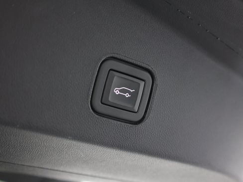 Used 2024 Cadillac Lyriq Luxury RWD image 33
