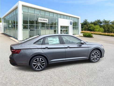 New 2026 Volkswagen Jetta SE FWD image 8