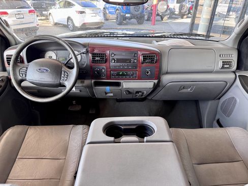 Used 2005 Ford F250 Lariat image 10
