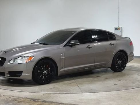 Used 2011 Jaguar XF Premium RWD image 4