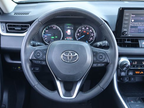 Used 2021 Toyota RAV4 XLE w/ Convenience Package AWD/4WD image 16
