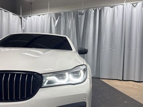 Used 2018 BMW 750i xDrive image 10