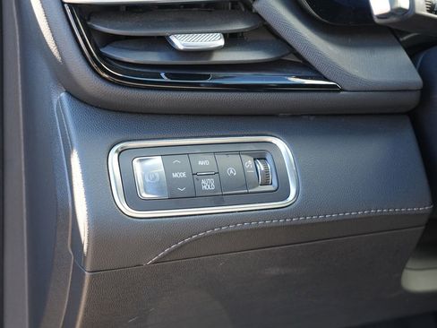 Used 2025 Buick Enclave Preferred image 17