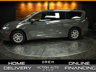 Used 2023 Chrysler Pacifica Touring-L FWD video 1