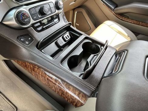 Used 2020 Chevrolet Suburban Premier image 17