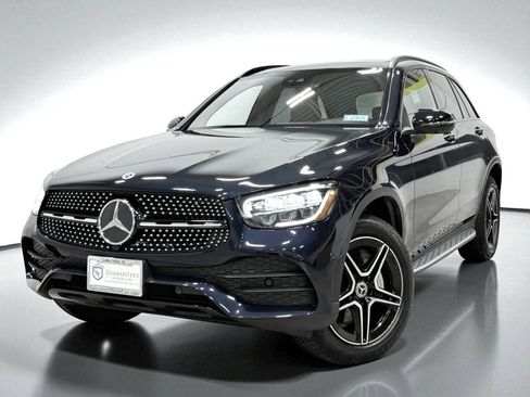 Used 2022 Mercedes-Benz GLC 300 4MATIC w/ AMG Line image 2