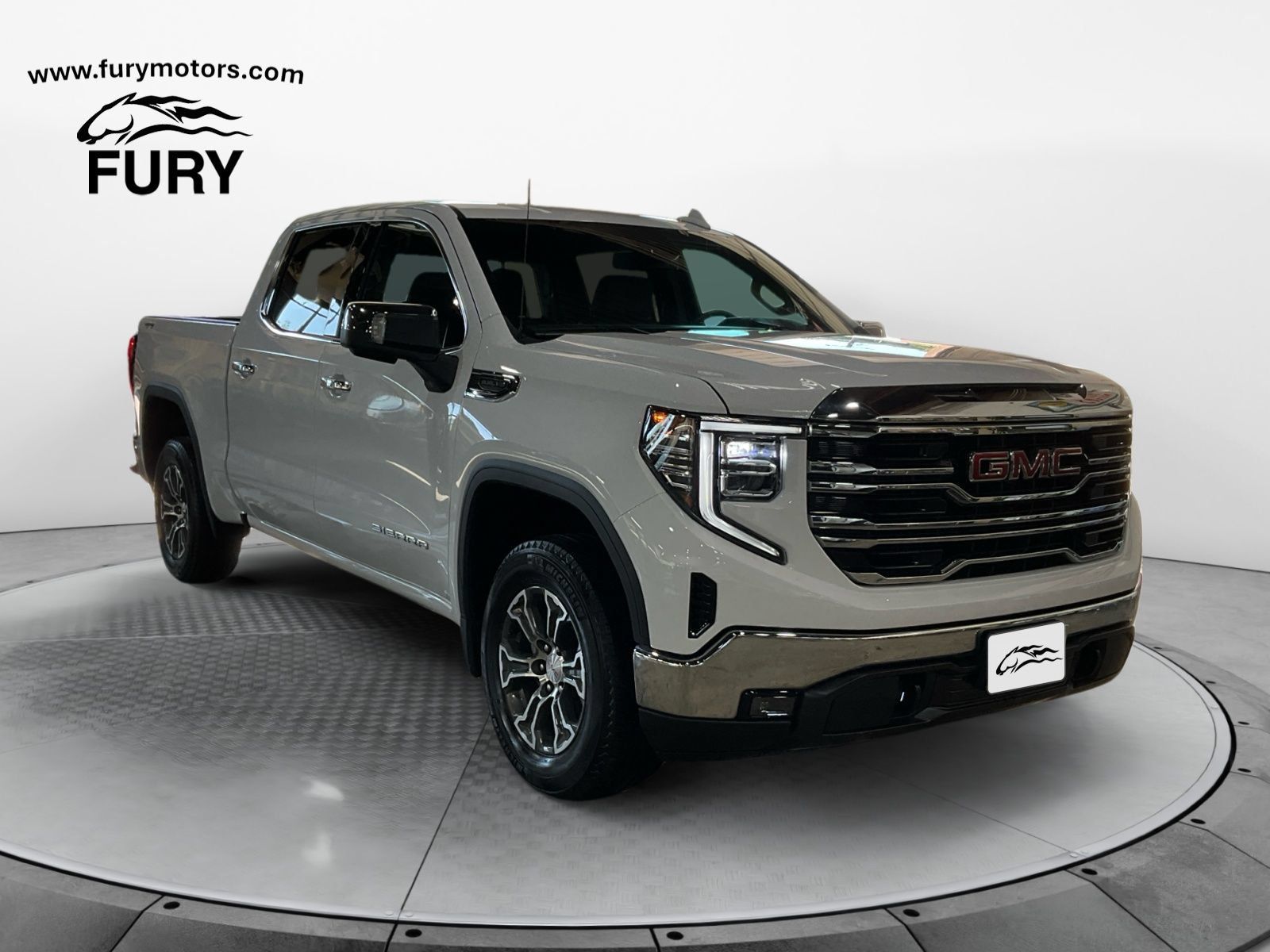 Used 2025 GMC Sierra 1500 SLT AWD/4WD image 1