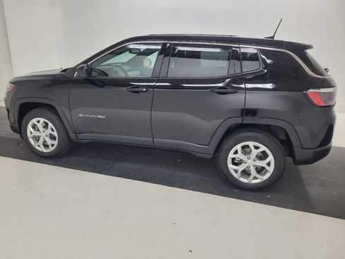 Used 2024 Jeep Compass Sport AWD/4WD image 3