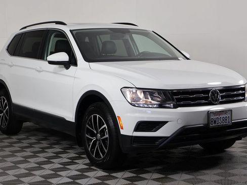 Used 2021 Volkswagen Tiguan SE w/ Panoramic Sunroof Package FWD image 3