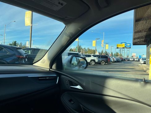 Used 2025 Buick Encore GX Preferred image 35