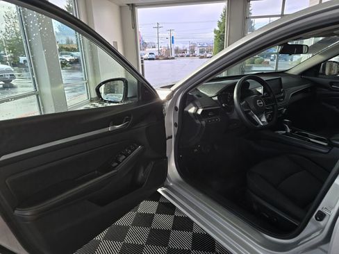Used 2023 Nissan Altima 2.5 SV image 19