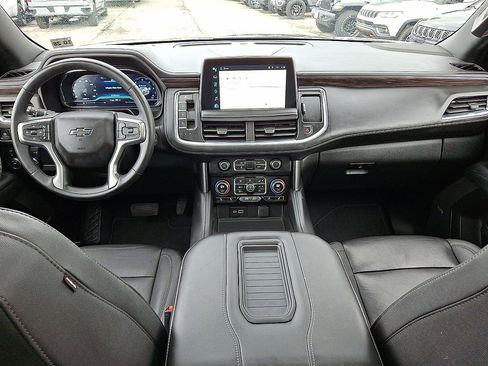 Used 2023 Chevrolet Tahoe Z71 w/ Luxury Package AWD/4WD image 10