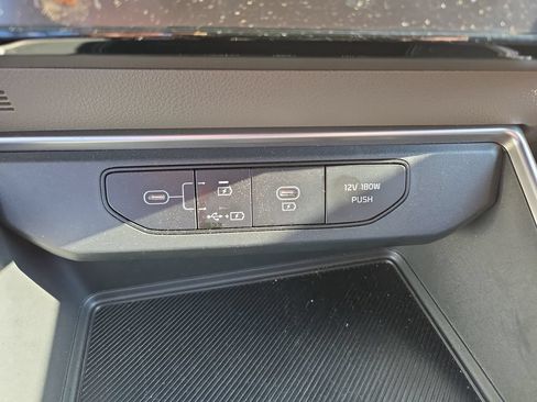 Used 2026 Kia Carnival FWD image 28