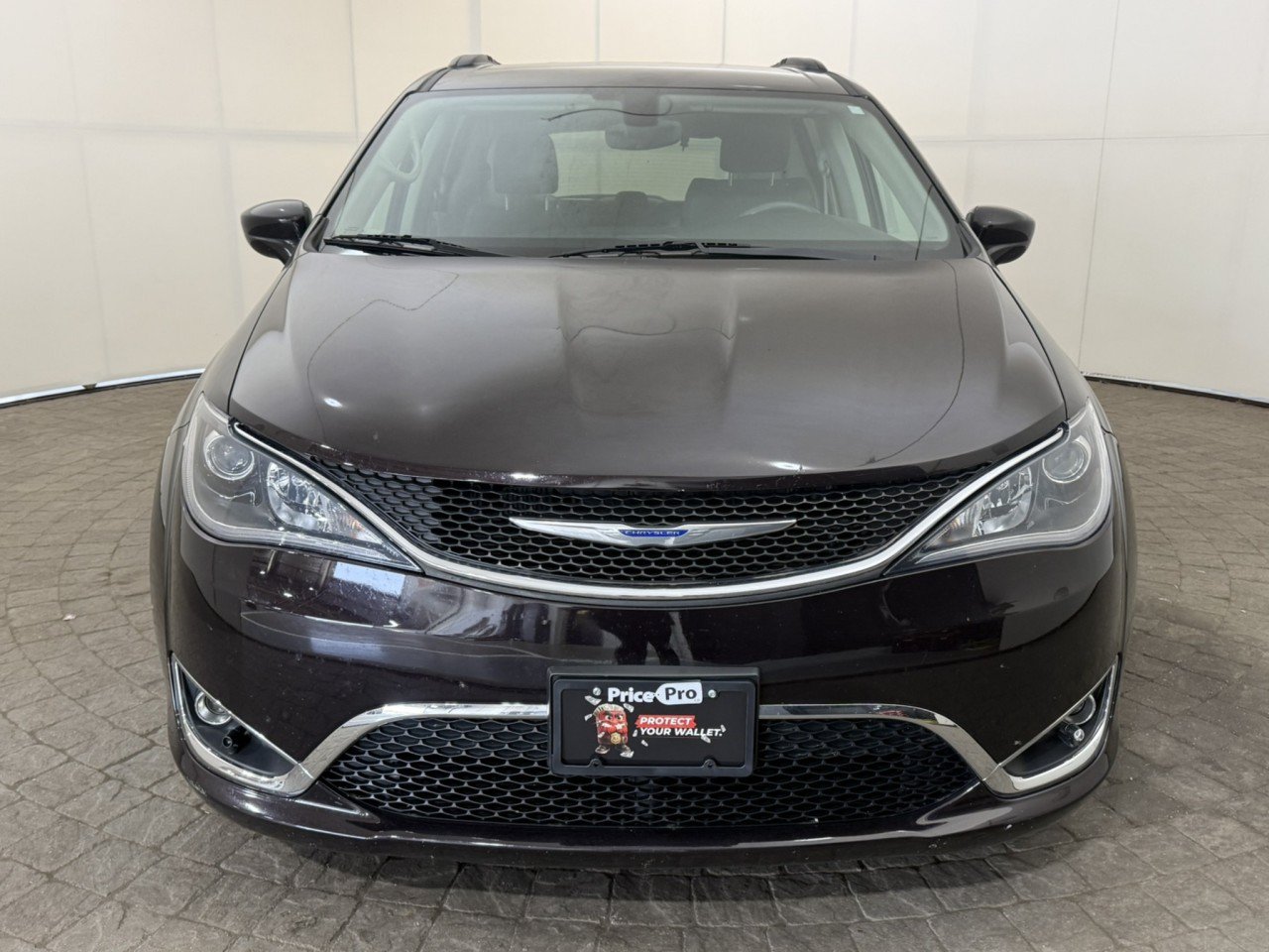 Used 2017 Chrysler Pacifica Touring-L w/ Tire & Wheel Group FWD image 2