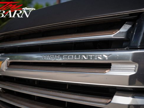 Used 2023 Chevrolet Suburban High Country AWD/4WD image 9