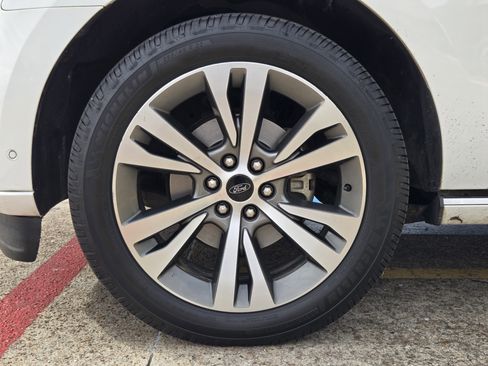 Certified 2021 Ford Expedition Platinum image 7