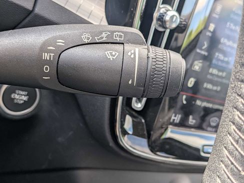 Used 2019 Volvo XC40 T5 Momentum AWD/4WD image 28