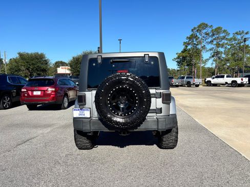 Used 2013 Jeep Wrangler Unlimited Sahara w/ Trailer Tow Group AWD/4WD image 6