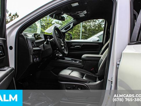 Used 2025 Chevrolet Suburban Z71 AWD/4WD image 16