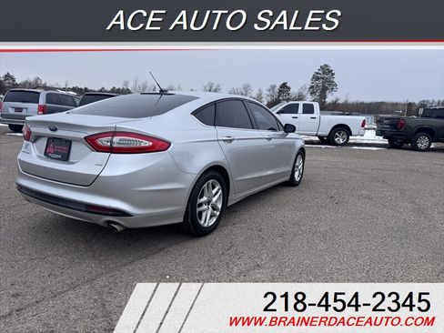Used 2016 Ford Fusion SE image 4